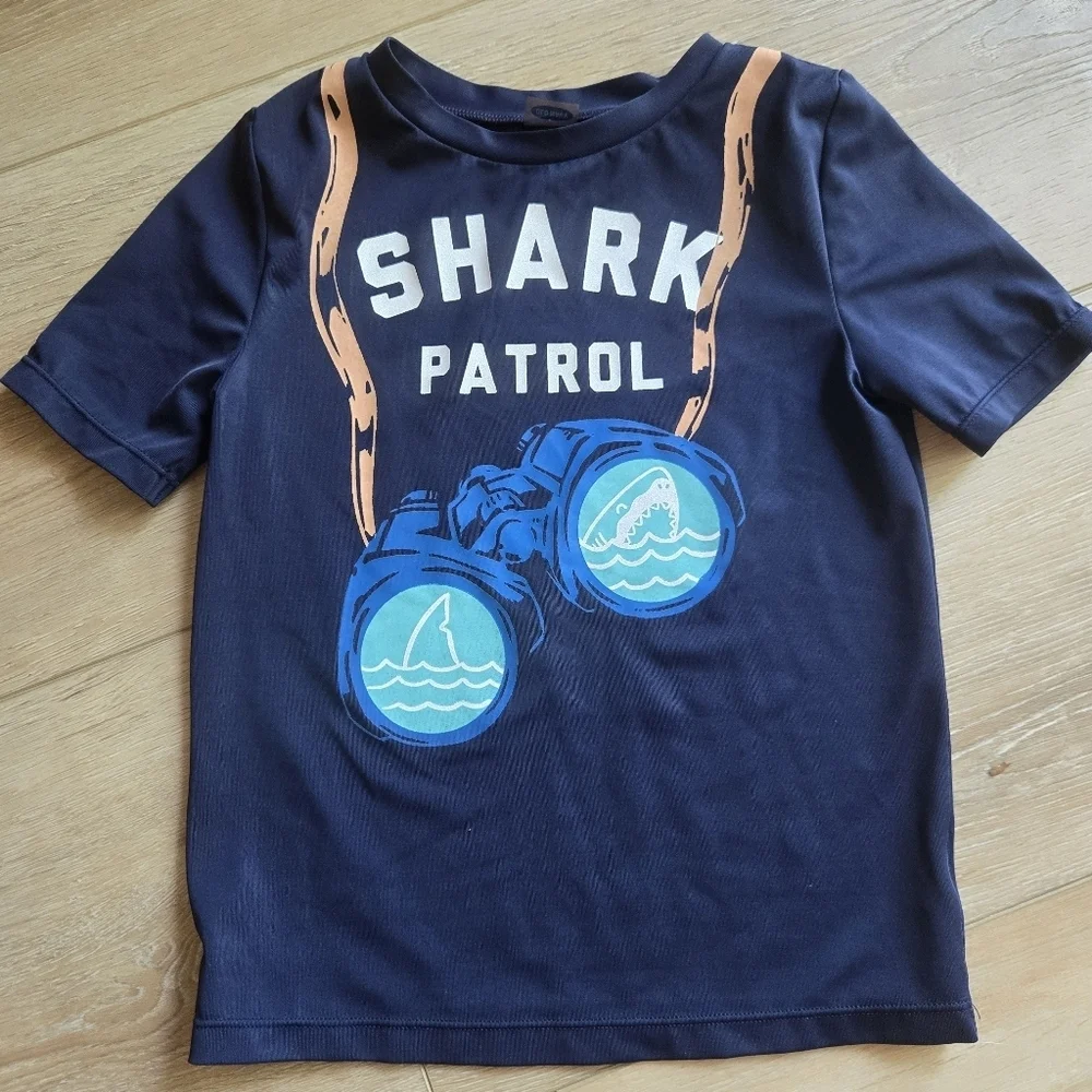Kids Set of 2 EUC Short Sleeve Rashgaurds Beach Boss & Shark Patrol Size 6